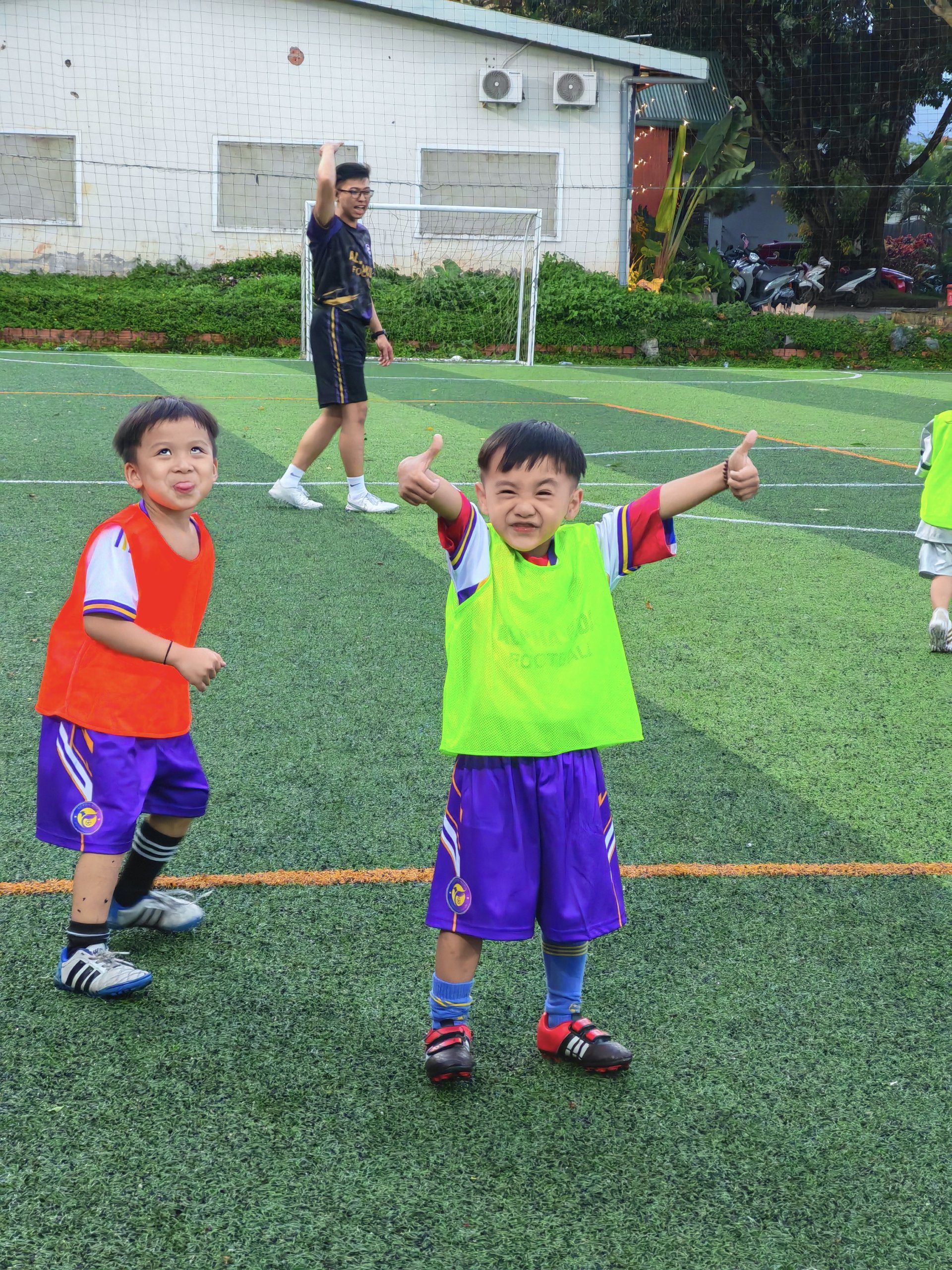 Học viên vừa kỷ luật vừa vui vẻ trong buổi tập tại Alpha Kids